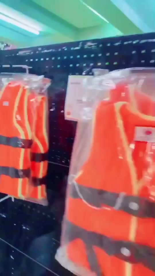 เสื้อชูชีพ คุณภาพดี น้ำหนักเบา ปรับสายได้ 